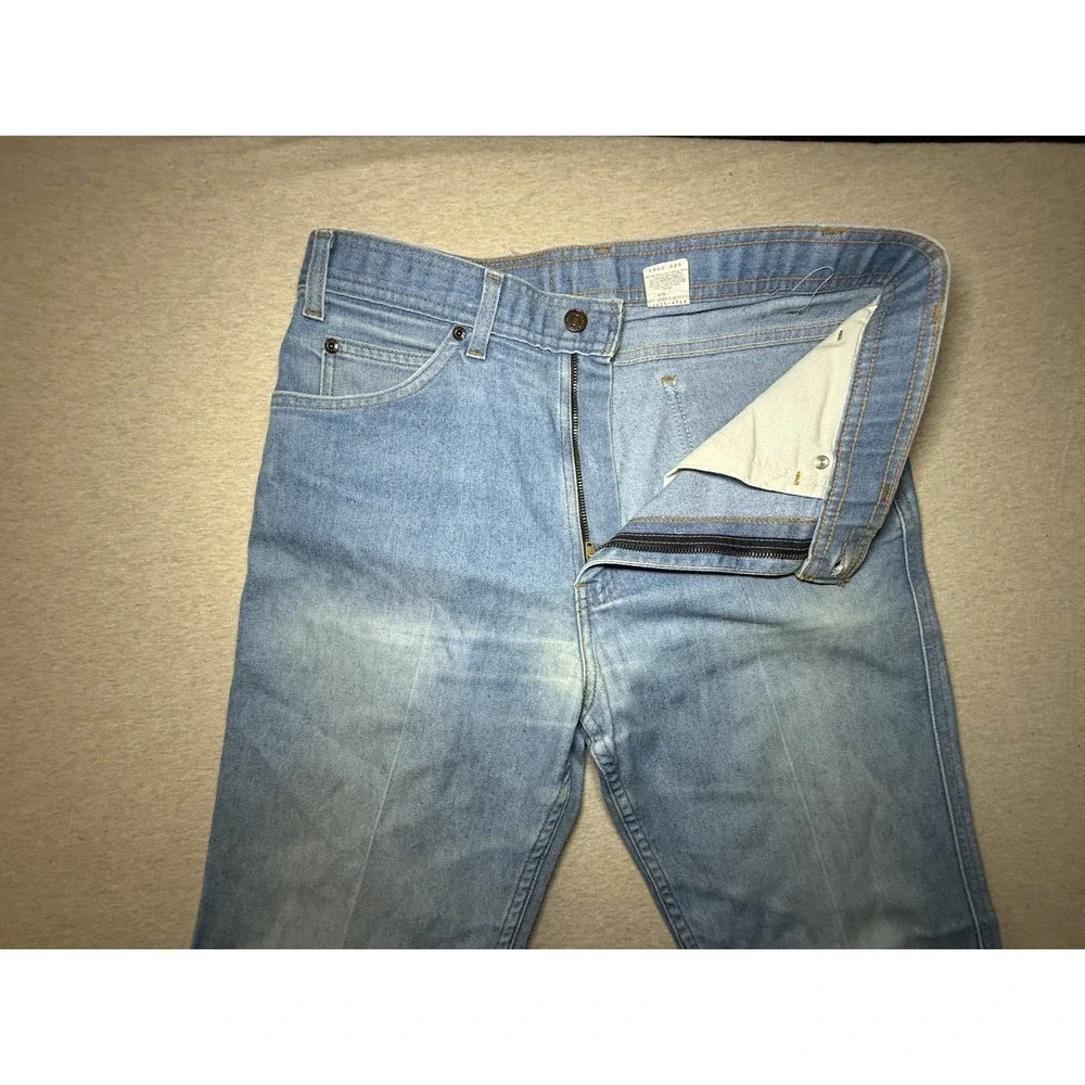 Levi's Older Light Weight Blue Jeans 34x30 Men's Well Worn Comfortable Fit.